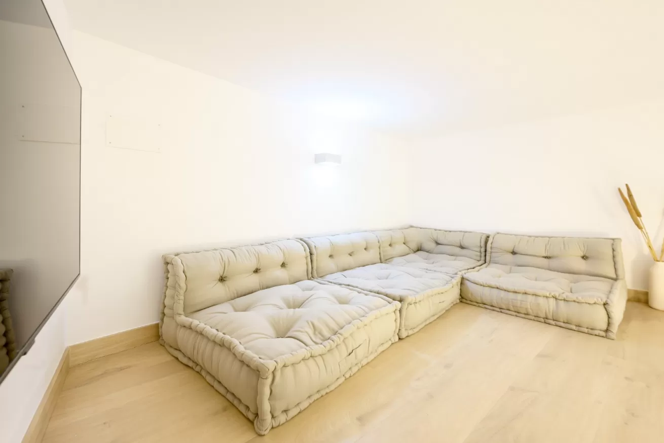 Amazing High ceilings 3 bedroom apartment in the city cent - 10 To Sea