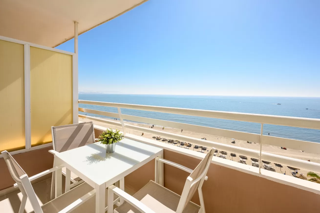 Terraza con vistas al mar en Fuengirola