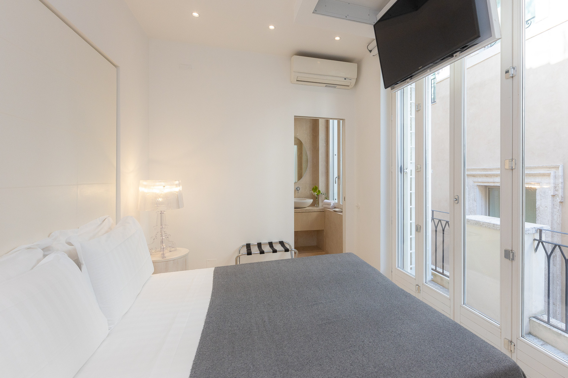 Lovely Cozy Piazza Venezia Apartment