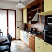 Cucina attrezzata con piano cottura a gas - Santa Chiara