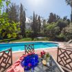 Il tavolino in legno per aperitivo - Giardino di Michela