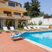 Piscina privata con lettino e trampolino - Villa Castelforte