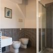 Dettaglio del bagno con doccia trasparente - Villa Castelforte