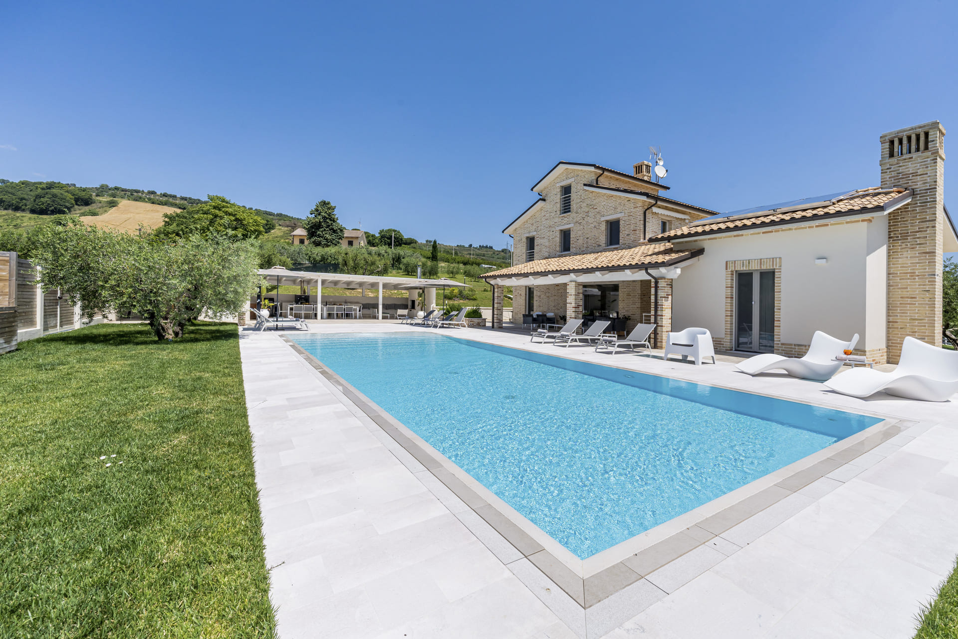 ville con piscina Marche