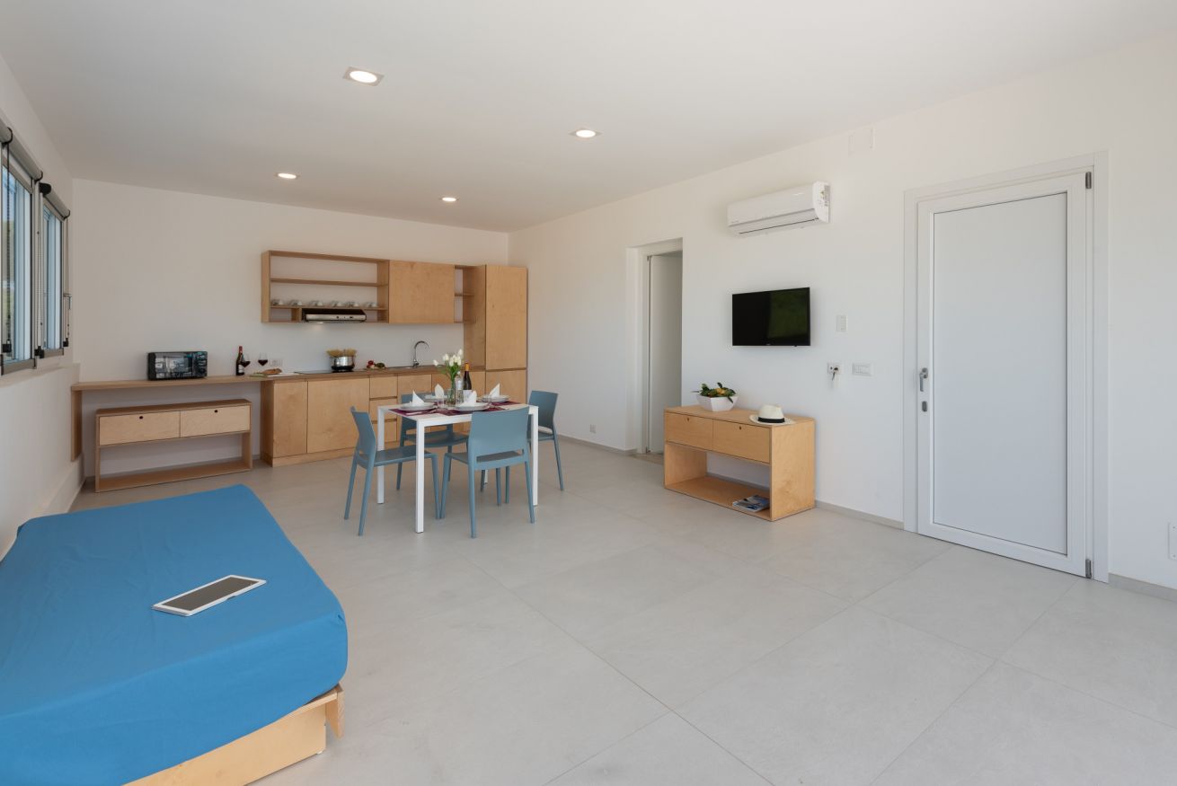 Deluxe Three-room Apartment 