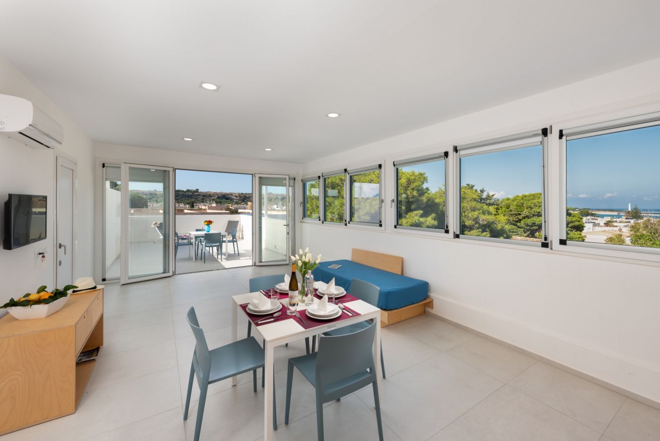 Deluxe Three-room Apartment 