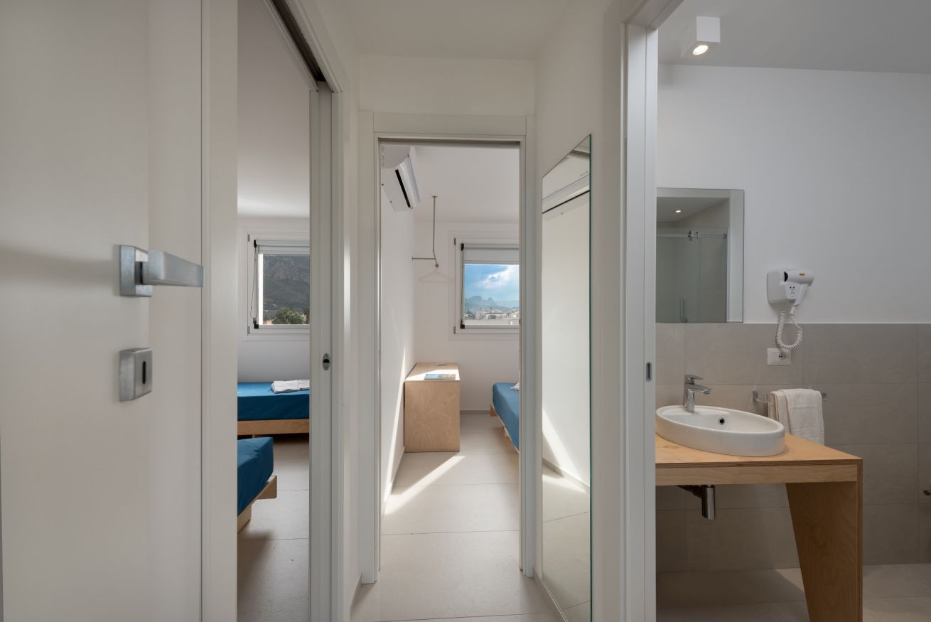 Deluxe Three-room Apartment 