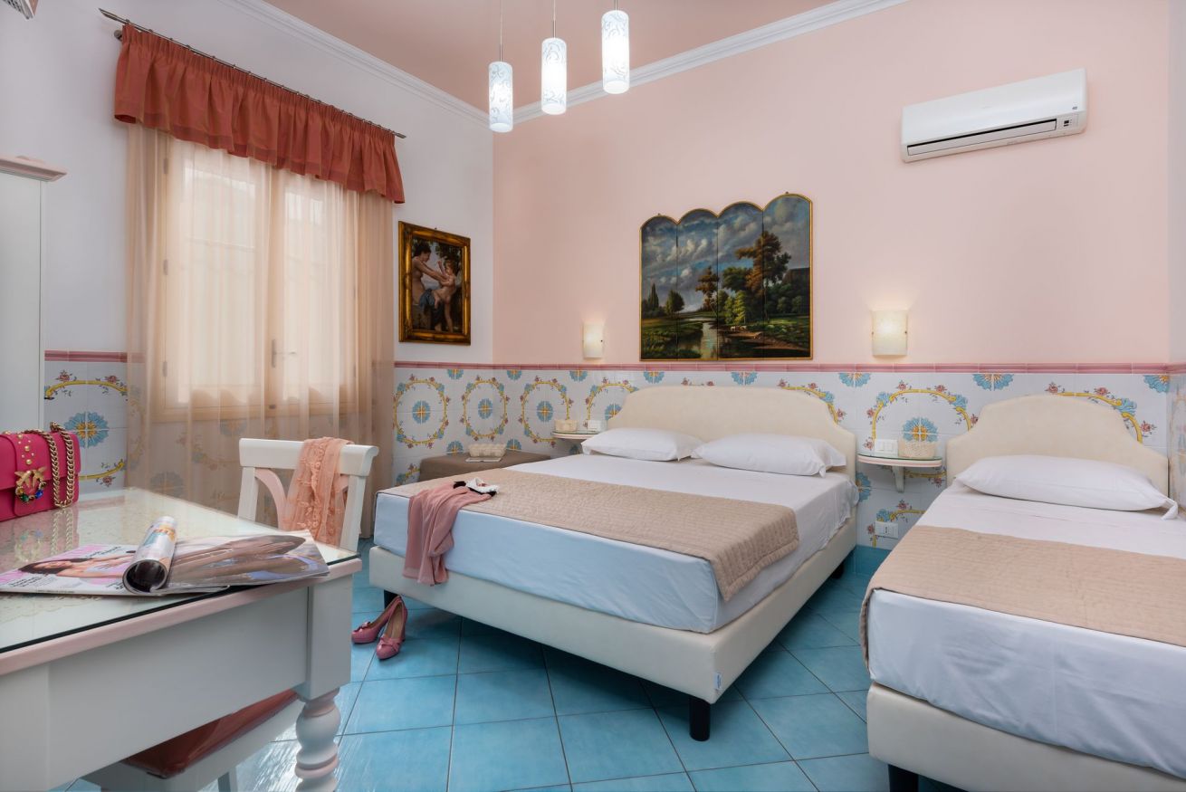 Camera Tripla Standard