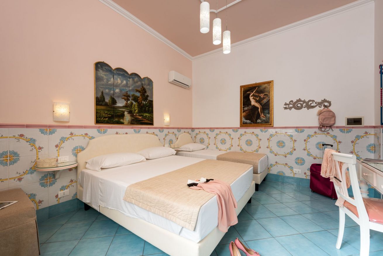 Camera Tripla Standard