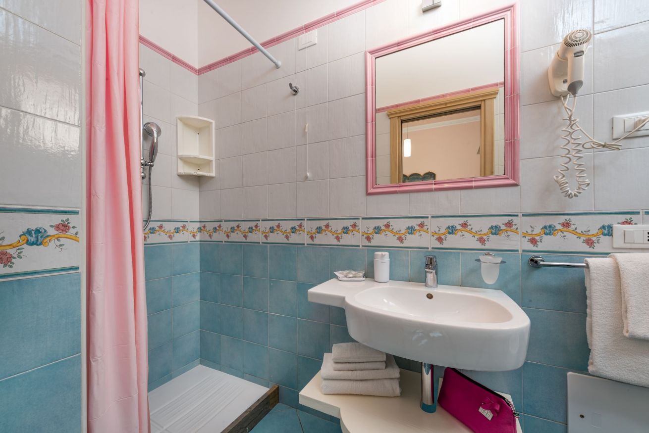 Camera Tripla Standard