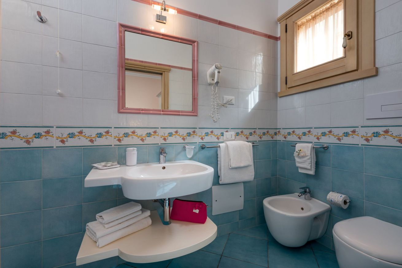 Camera Tripla Standard