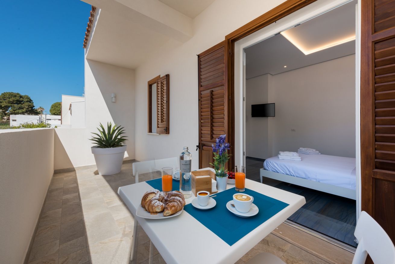 Comfort Room with balcony