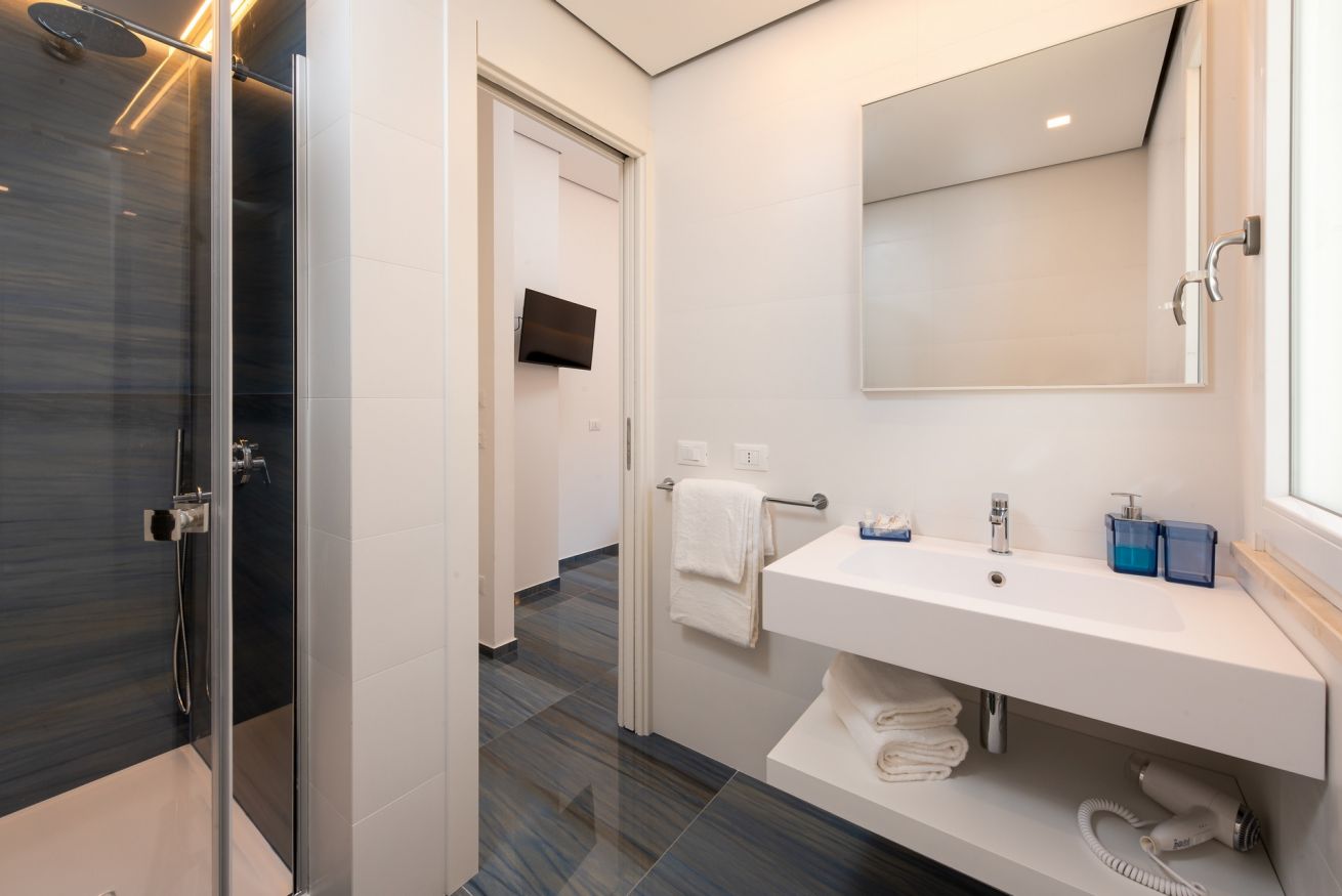 Comfort Room with balcony