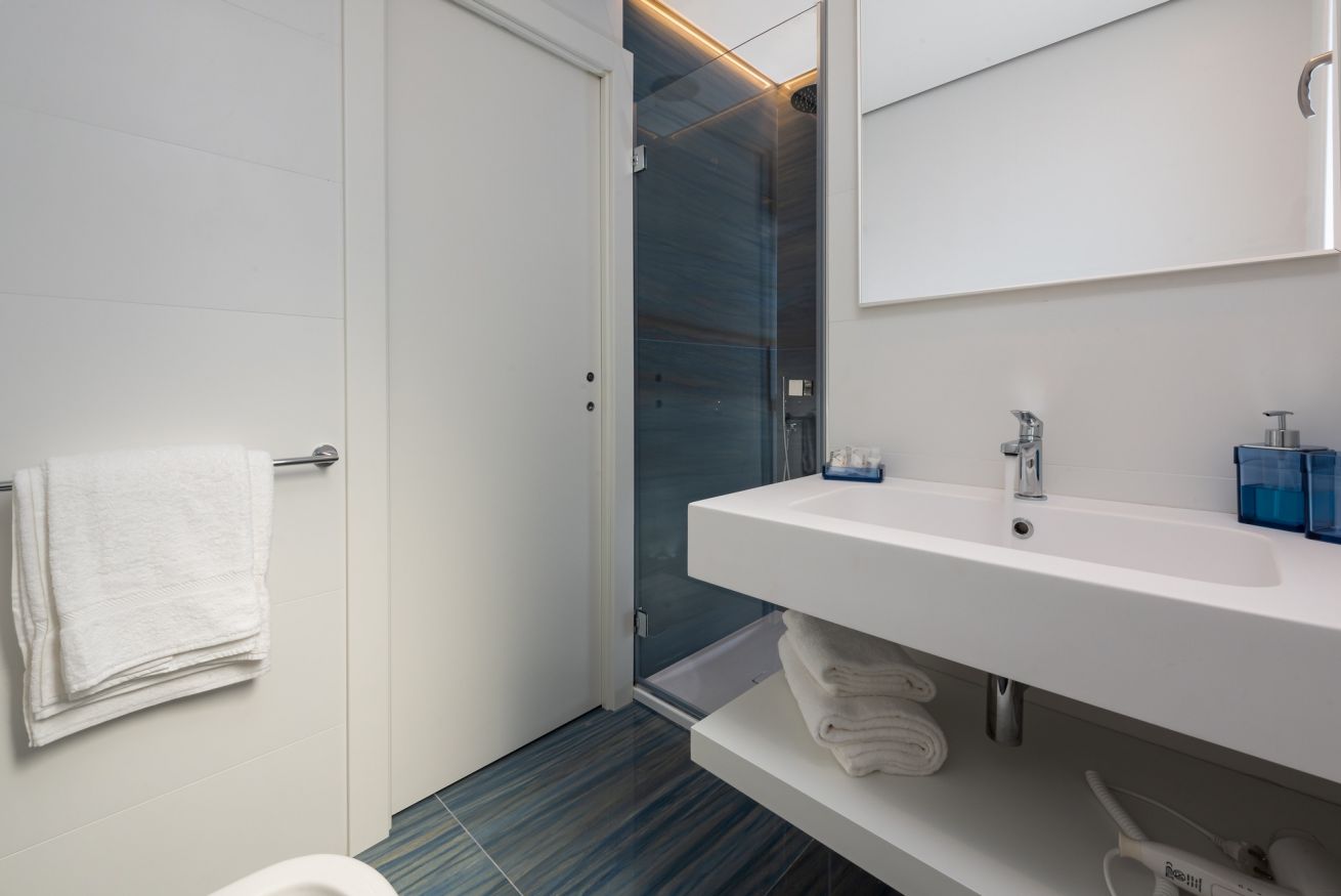 Comfort Room with balcony