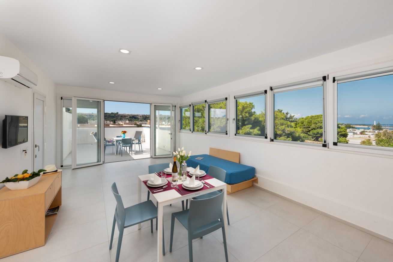 Deluxe Three-room Apartment 