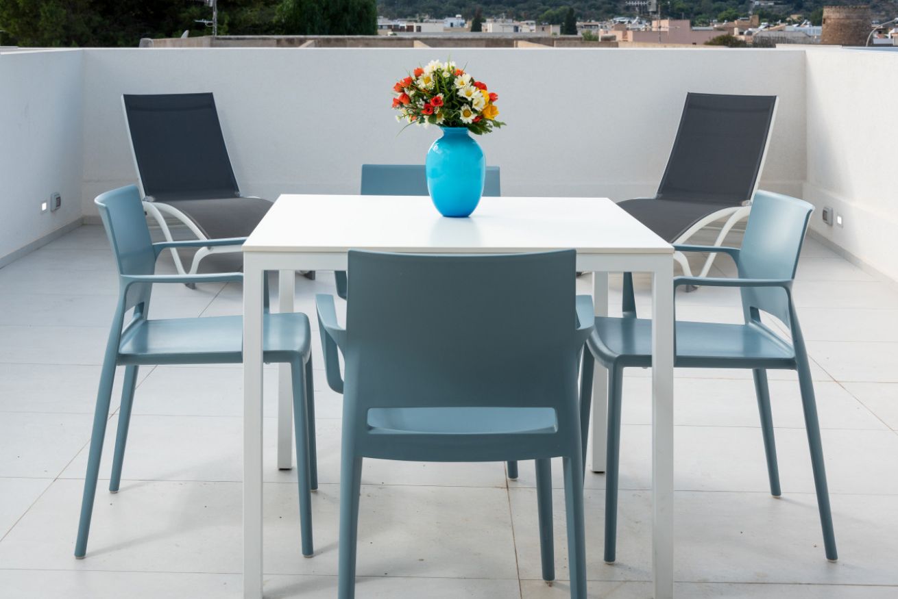 Deluxe Three-room Apartment 