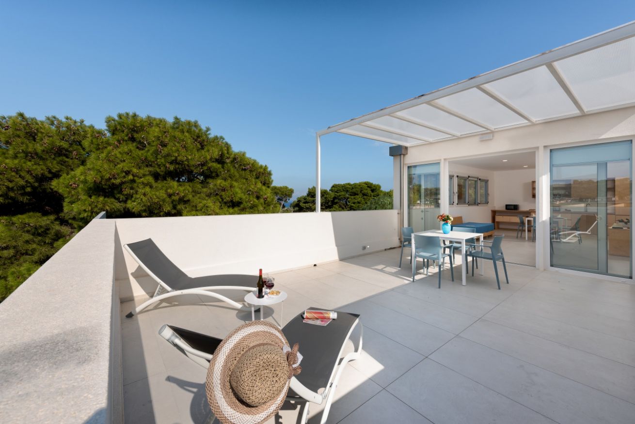 Deluxe Three-room Apartment 