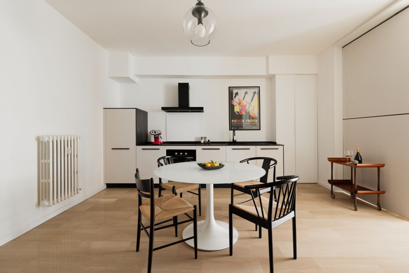 The Collector, ambiente