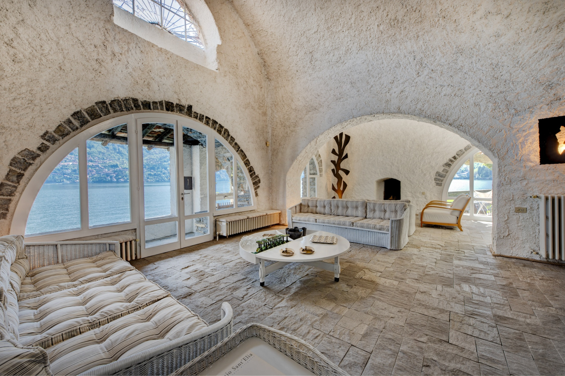 The House of Travlers type apts