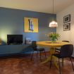 Tavolino in legno e tv lcd nel soggiorno - VeronaJourneys