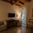 La scrivania in legno con due poltroncine - VeronaJourneys