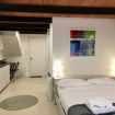 Camera da letto matrimoniale con angolo cottura - VeronaJourneys