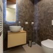 Piccolo, pratico e comodo bagno in camera - VeronaJourneys