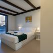 Camera da letto matrimoniale color bianco - VeronaJourneys