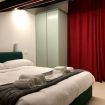 Camera da letto matrimoniale con tenda - VeronaJourneys